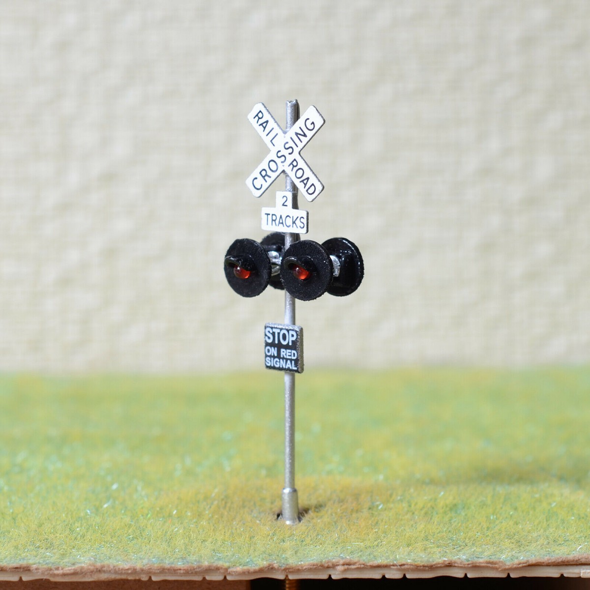 1 x OO / HO scale railroad crossing signal LED made 4 target faces silver #2SL4